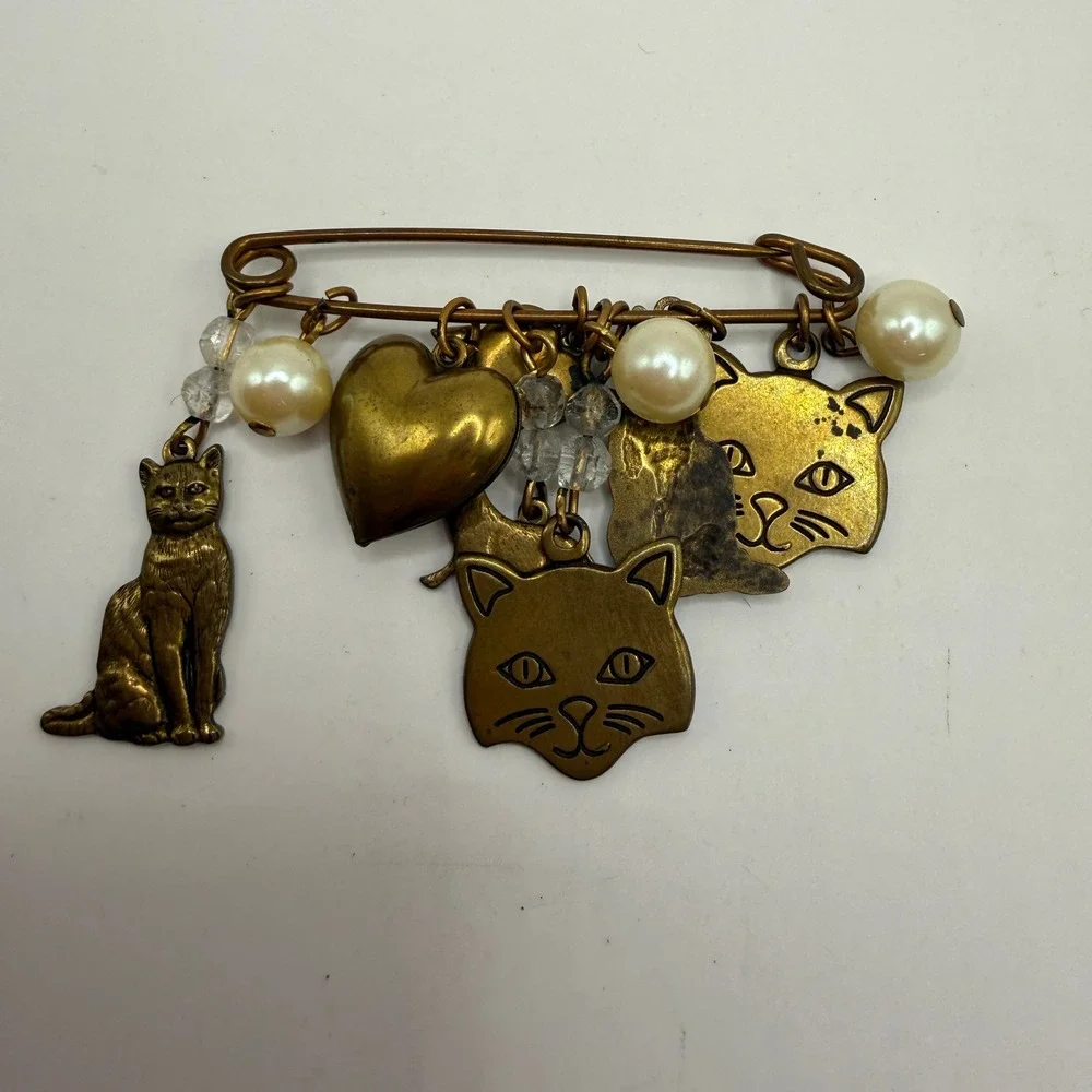 Vintage‎ Whimsical Cat Heart Pearl Charm Safety Pin Brooch Gold Bronze Tone
